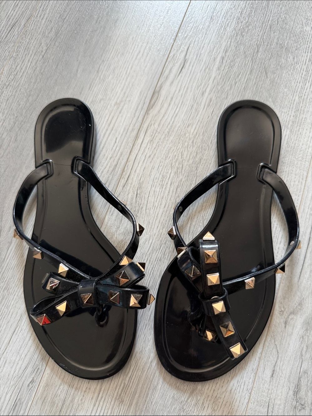 Studded flip flops size 8 unbranded